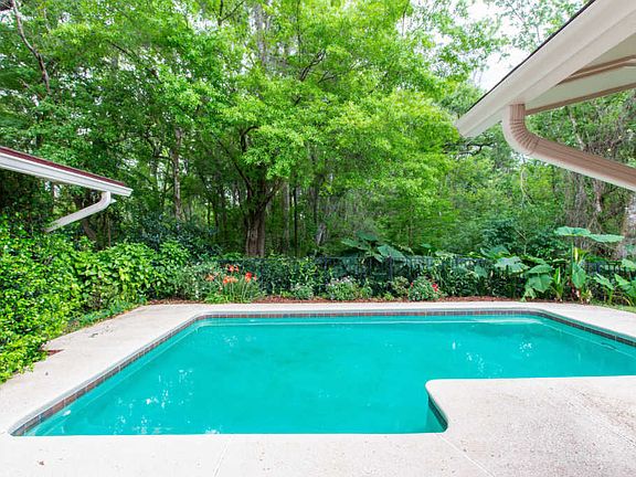 3rd image of 8449 Glade Ln