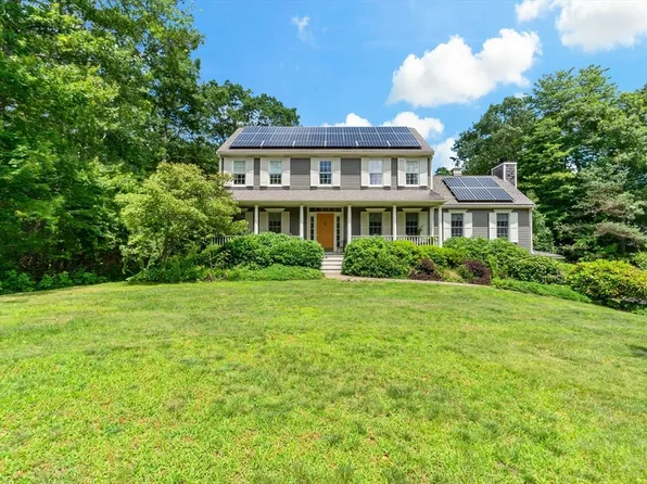 84 Meadowbrook Ln, Westport, MA 02790