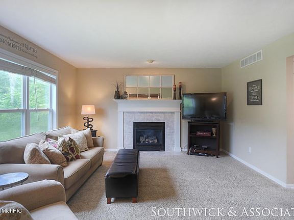5th image of 7760 Deer Grove Ct NE