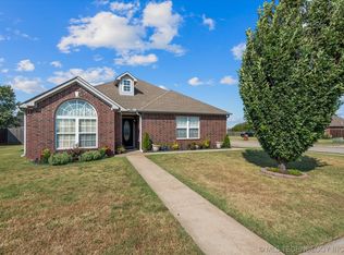 727 N Spruce Ave, Bartlesville, OK 74006