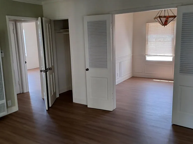 Charleston Apartments — Photo 8