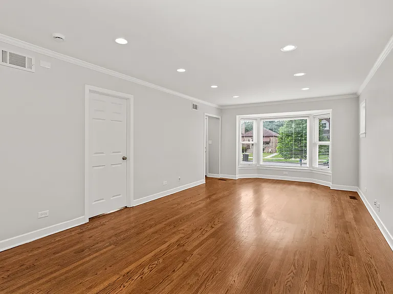 7254 N Osceola Ave — Photo 2