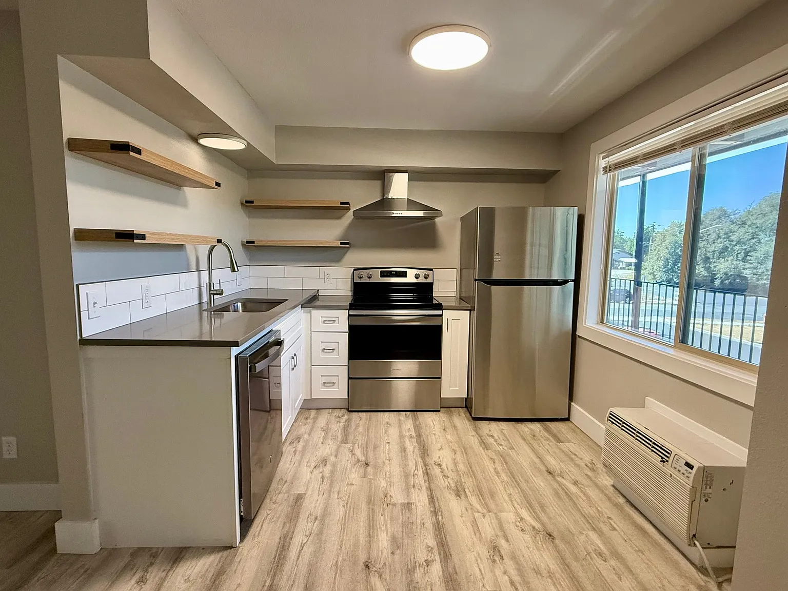 Mission Apartments — Photo 2