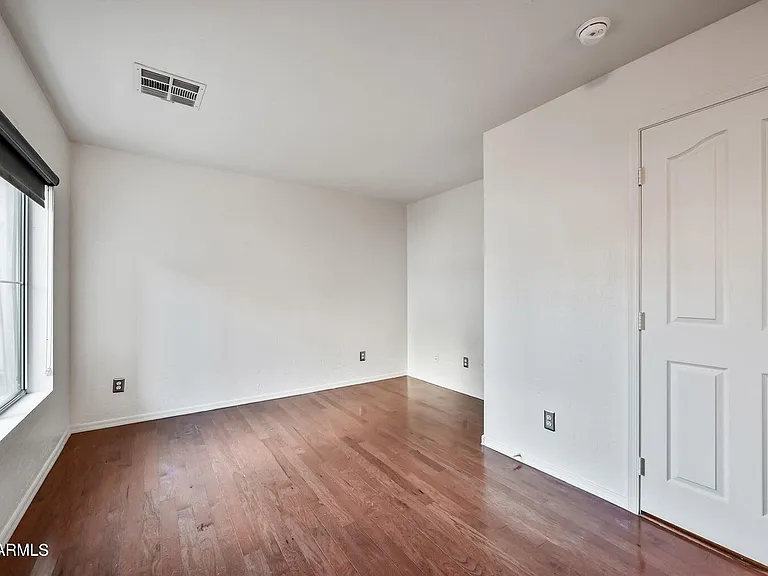 933 W Aspen Way — Photo 2