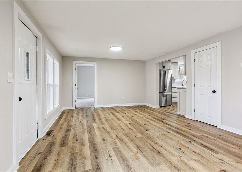 1st image of 301 S 1st St