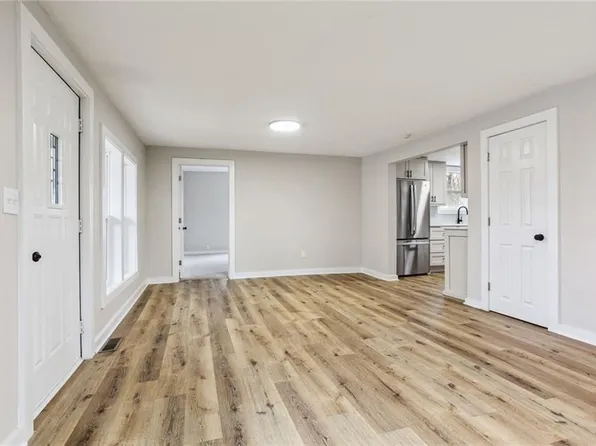 301 S 1st St, Louisburg, KS 66053