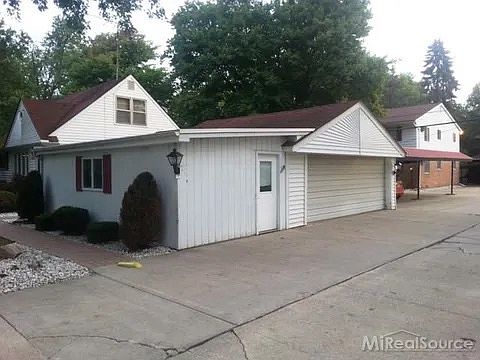 4th image of 51400 Ashley St #0