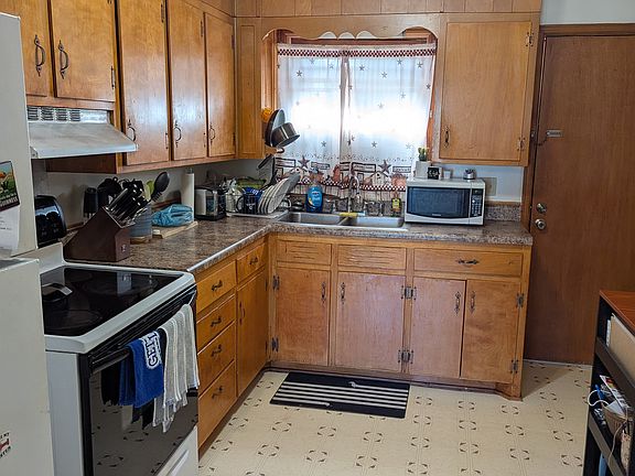 5th image of 1706 Boxwood Dr #B