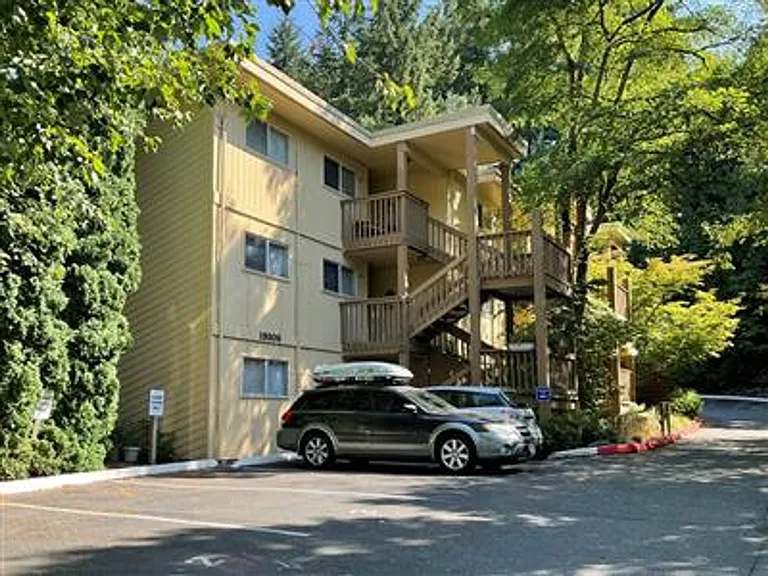 Willow Creek Apartments — Photo 5