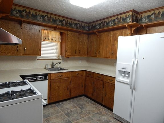 5th image of 145 Jerry Dr