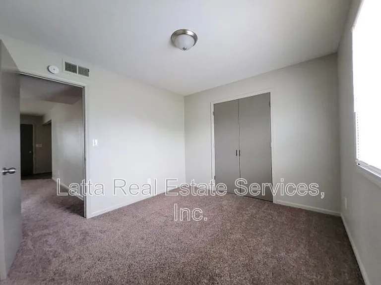 405 W 30th St #102A — Photo 6