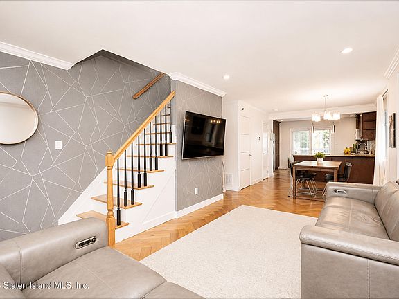 4th image of 209 Sommer Ave
