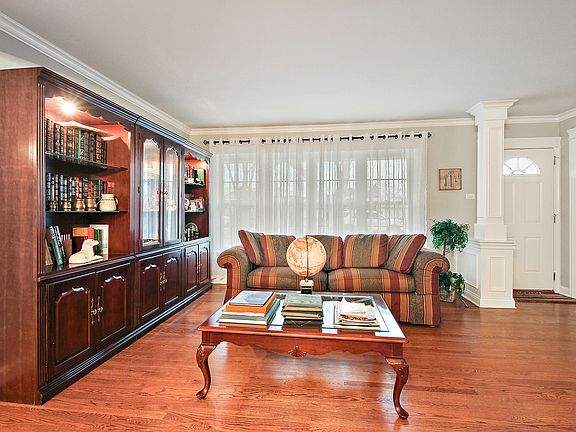 4th image of 10140 S 52nd Ave