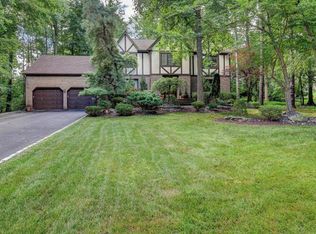 4 Richard Ct, Manalapan, NJ 07726