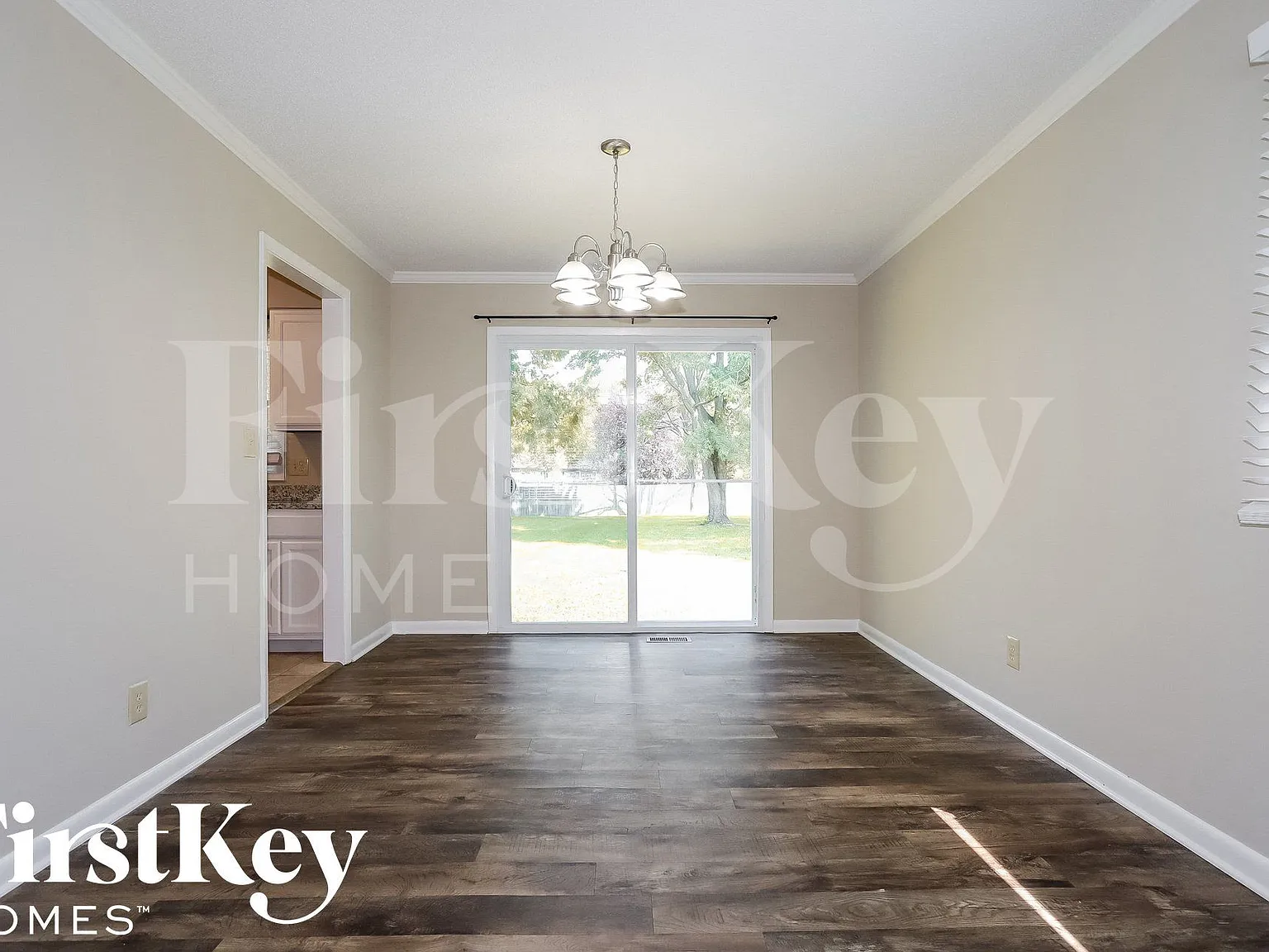 4 bed, 2.5 bath, 1994 sqft, $2,420 — Photo 4