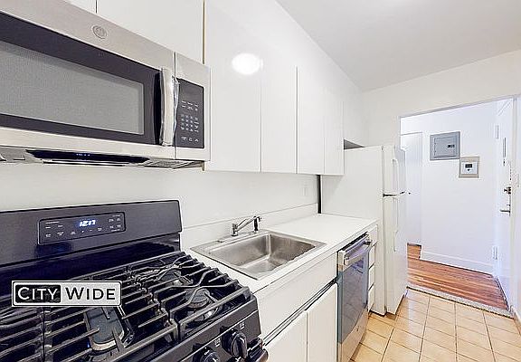 3rd image of 436-442 E 81st St #2E