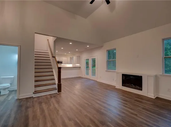 15 Cassidy Trl, Douglasville, GA 30134