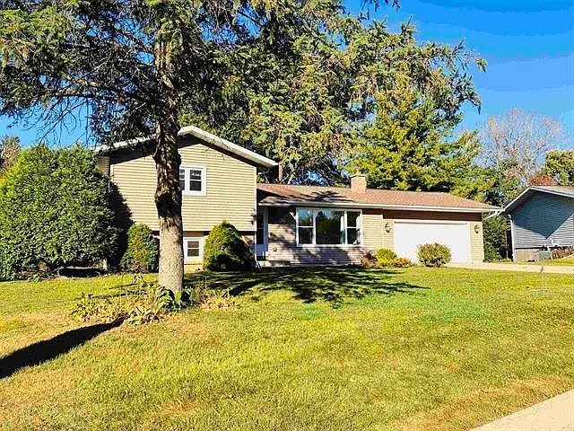 3 bed, 2.0 bath, 1578 sqft, $2,950 — Photo 1