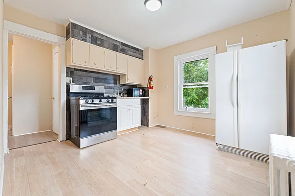 1918 Greenwood Ave #2 — Photo 9