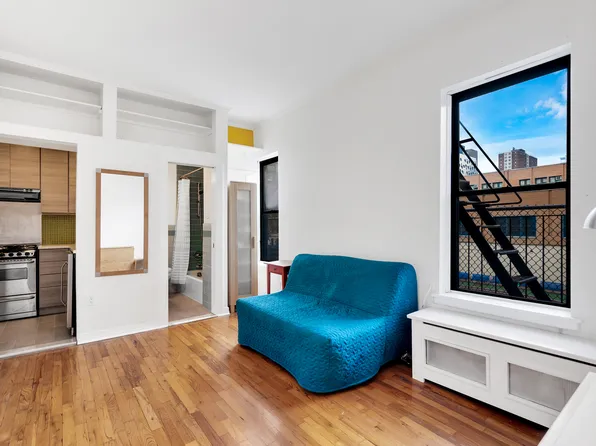 310 West 18th Street image 1 of 3