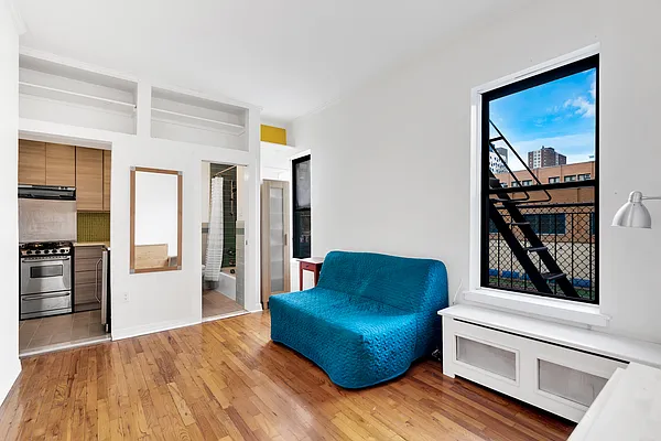 Sold by Bond New York | media 1