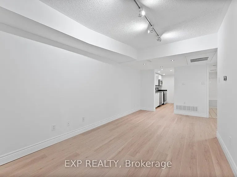 12 B Portland St #Townhouse B — Photo 5