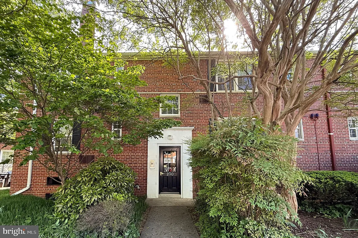 Building Photo - 230 N George Mason Dr #4