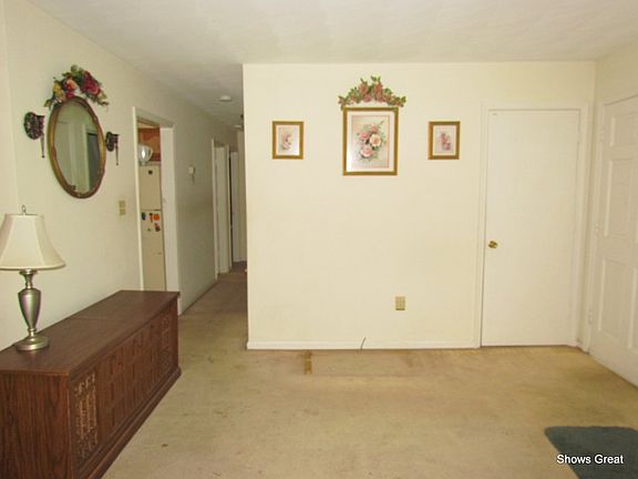 4th image of 733 Shalon Cir