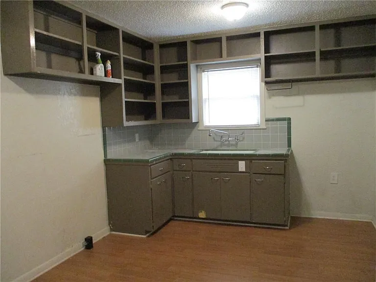 3530 S Alameda St — Photo 4