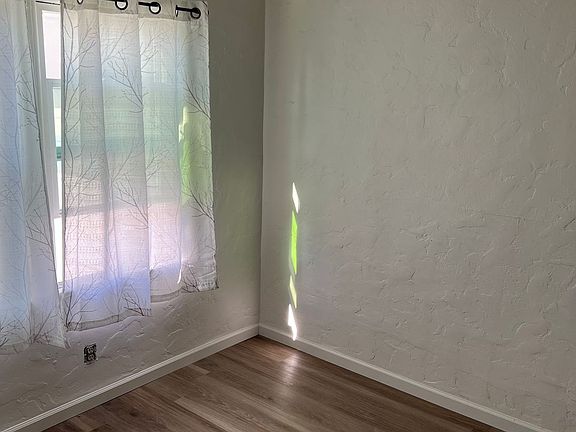 4th image of 558 E Thompson Blvd APT 6