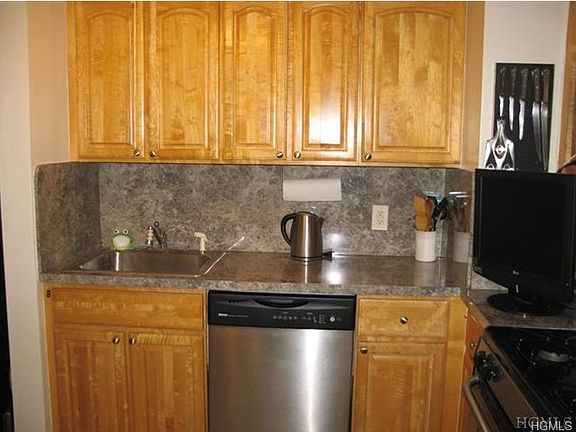 5th image of 121 S Highland Ave APT 6G
