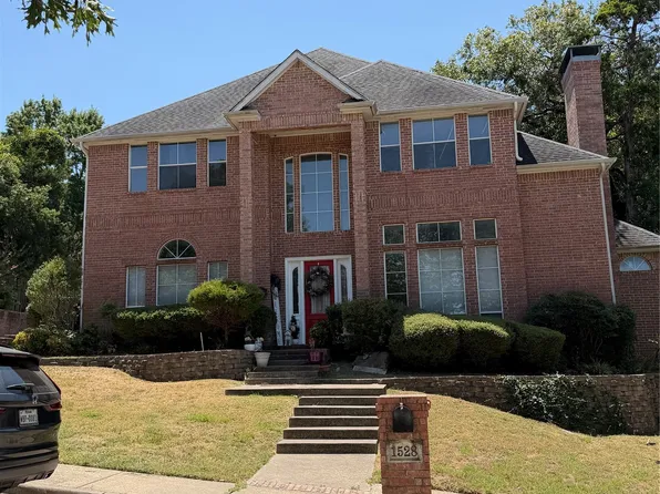 1528 Registry Dr, Desoto, TX 75115
