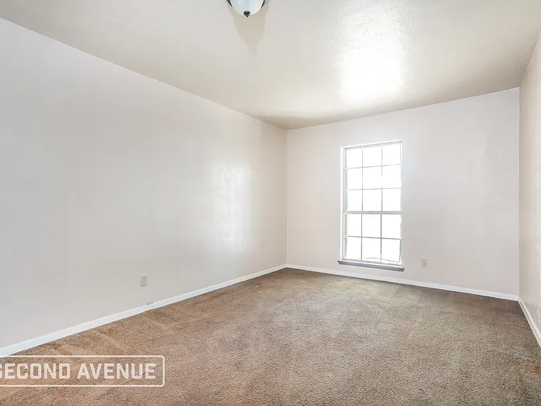160 N Crestwood Blvd — Photo 10