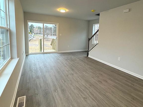 5th image of 525 Dock St #B