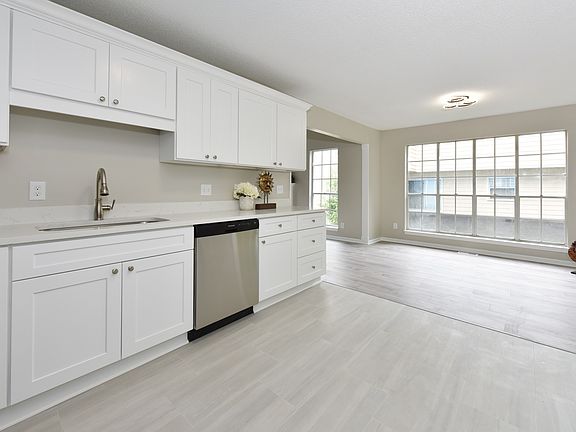 3rd image of 1575 Watercrest Cir #1575