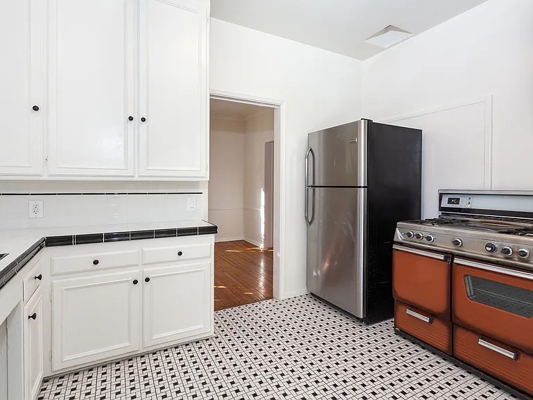 654 S Sweetzer Ave #654 — Photo 5