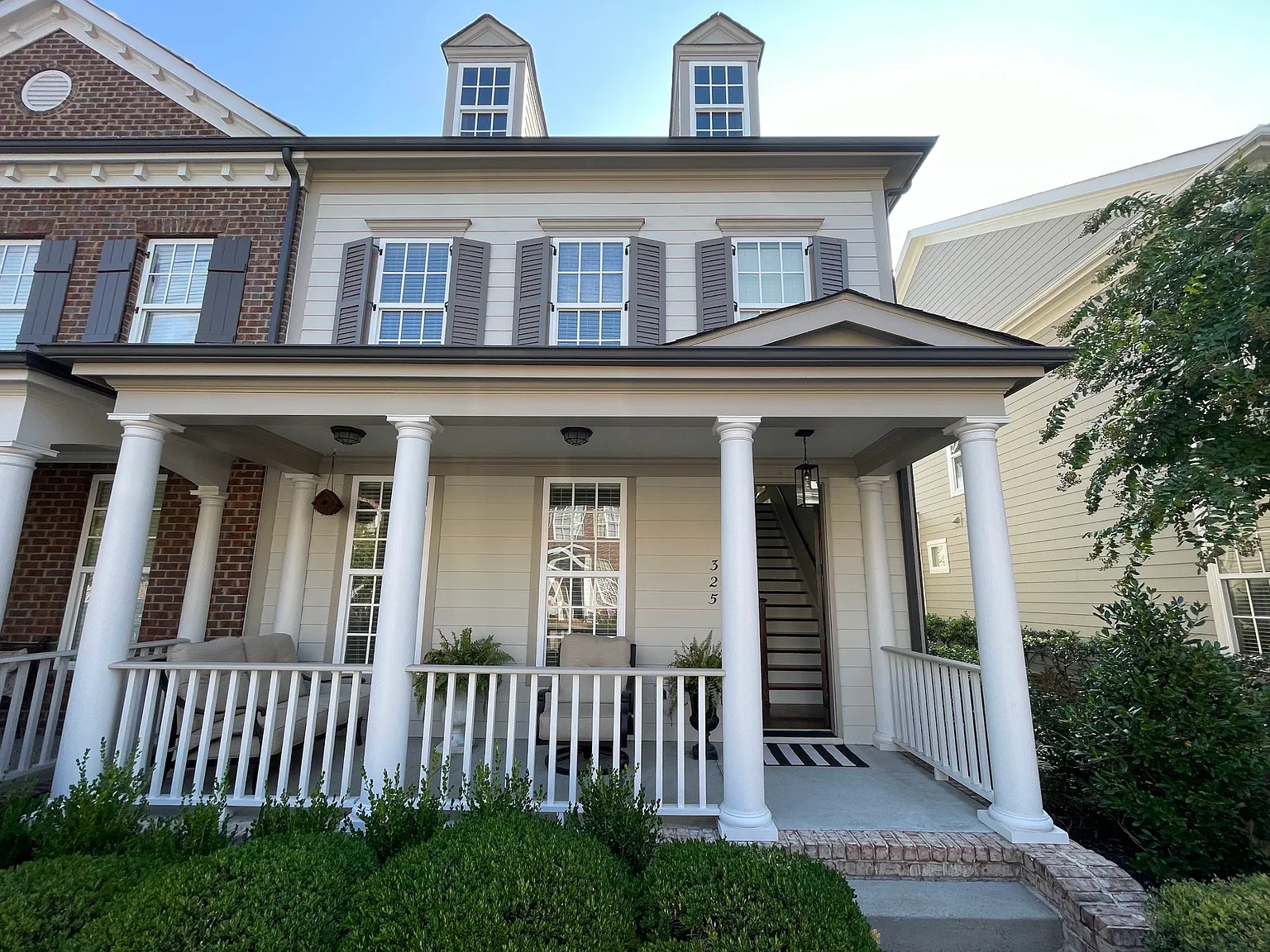 3 bed, 1942 sqft, $3,950 — Photo 2