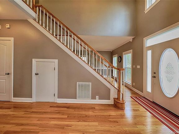 2nd image of 134 Oasis Ln
