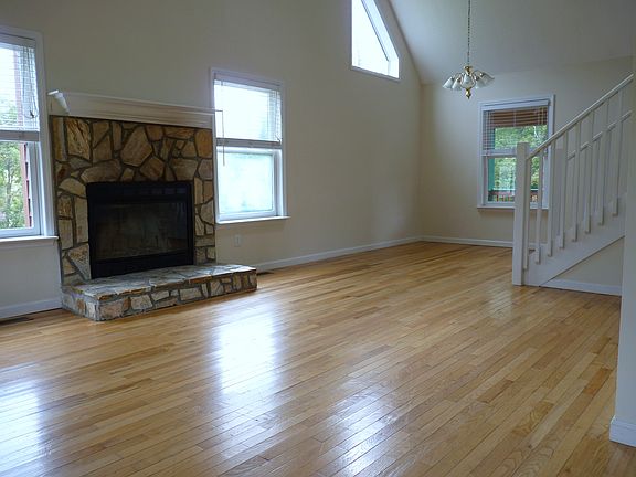 3rd image of 159 Camelot Dr