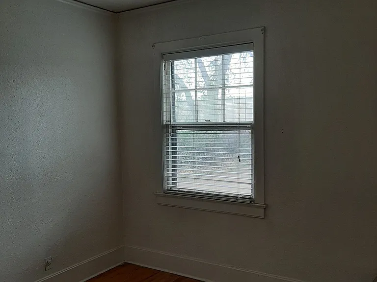 College Housing - 4 bedrooms — Photo 32