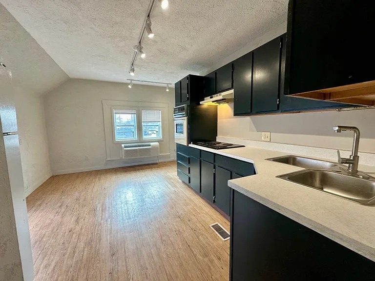 1313 Edgar Ave #4 — Photo 3