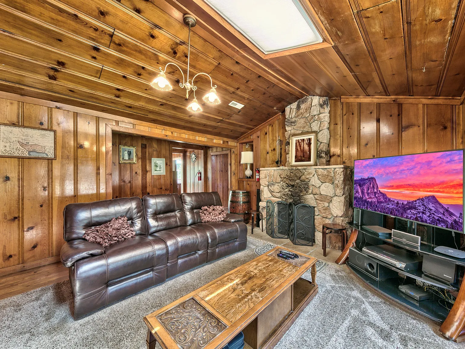 4 bed, 2028 sqft, $5,750 — Photo 3