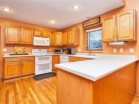4th image of 9375 NW 38th St