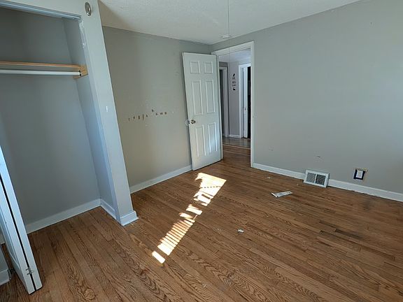 4th image of 403 Short Beach Rd