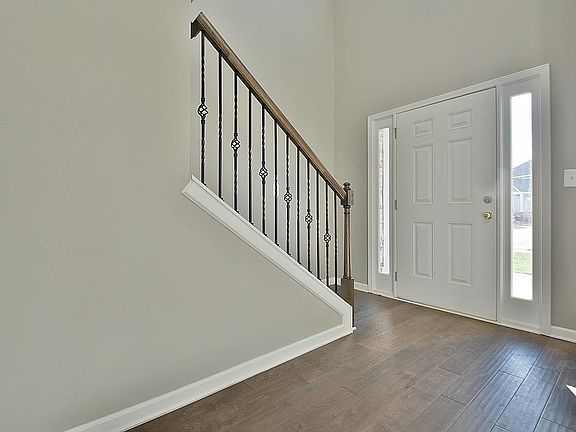 3rd image of 15 Hamilton Farm Ln