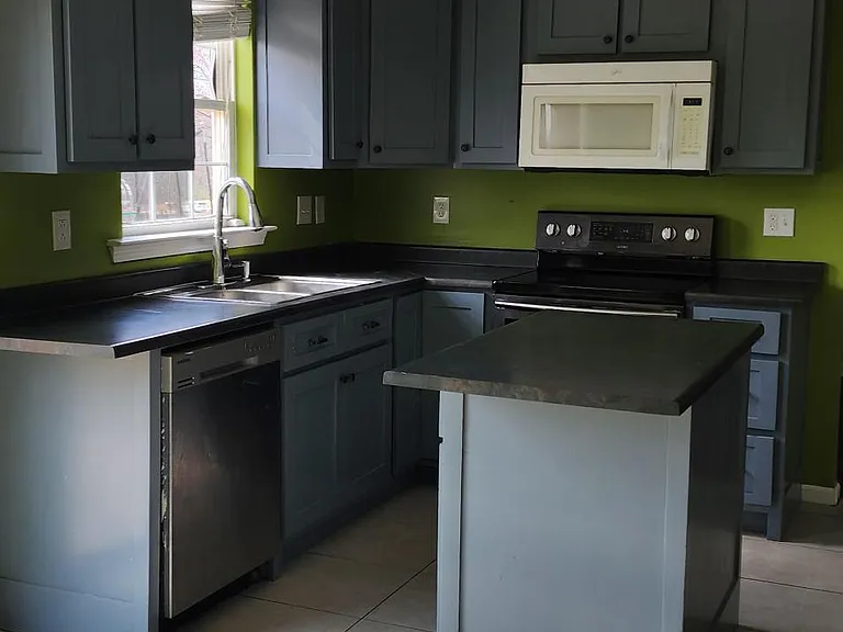 4 Orient Dr — Photo 3