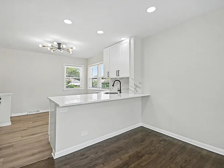 811 E End Ave — Photo 5