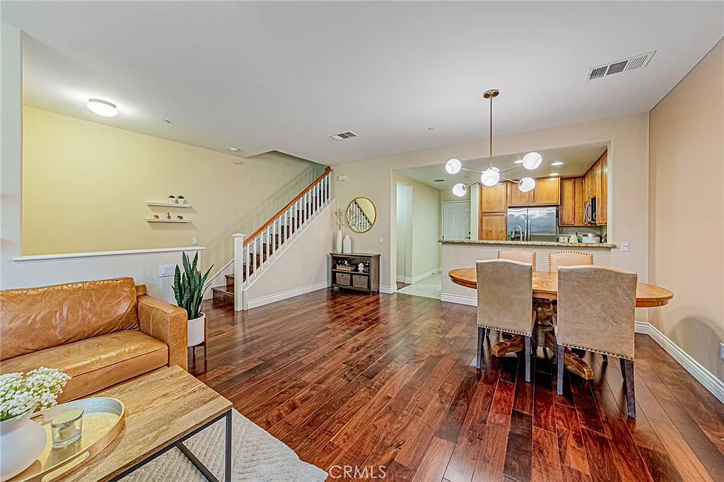 3 bed, 2.5 bath, 1630 sqft, $3,600 — Photo 4
