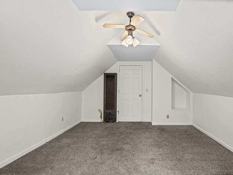 504 Blue Ridge Blvd #B — Photo 21