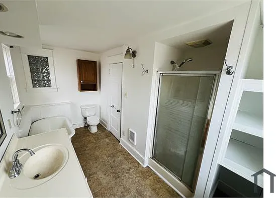 2 bed, 1014 sqft, $1,600 — Photo 1
